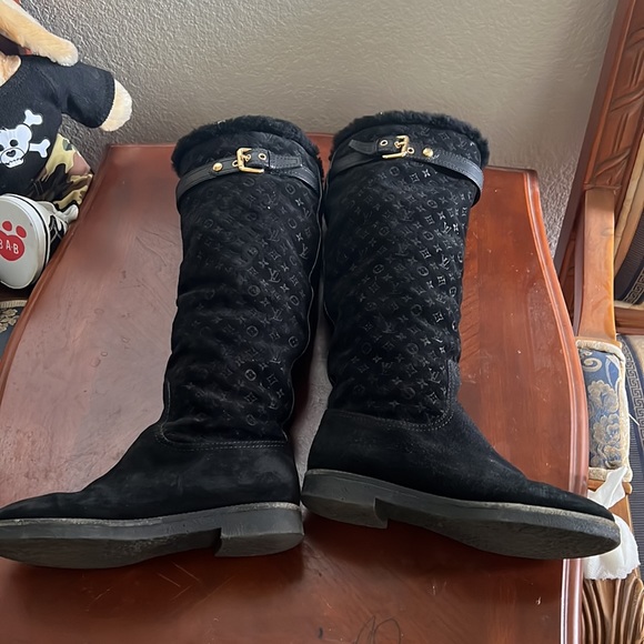 LOUIS VUITTON winter boots - Picture 3 of 9